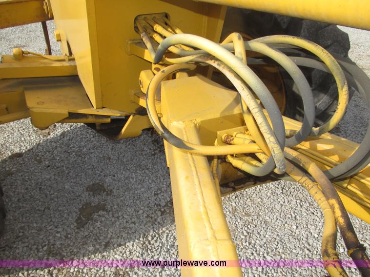 image for item B5286 1978 John Deere 570A motor grader