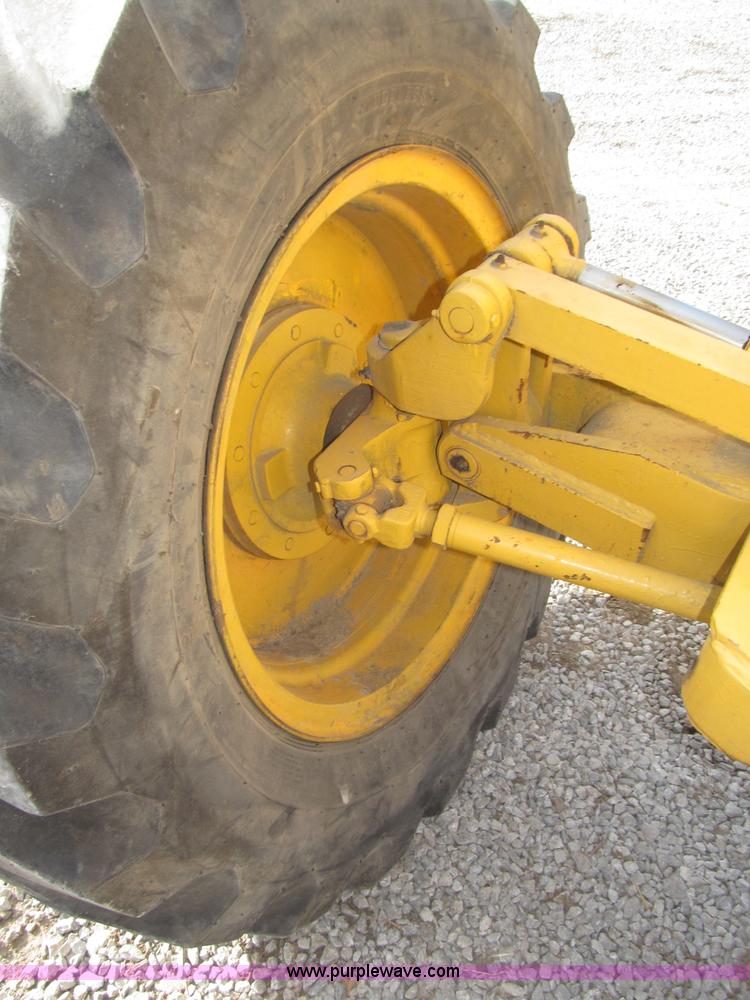 image for item B5286 1978 John Deere 570A motor grader