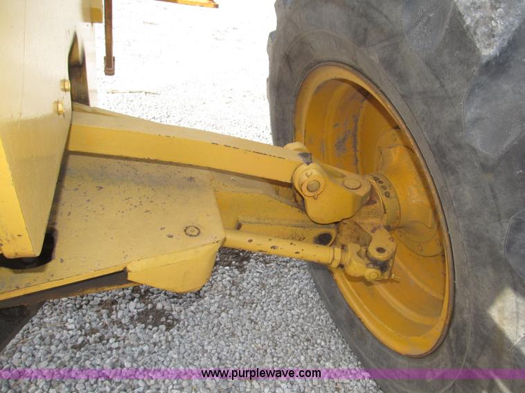 image for item B5286 1978 John Deere 570A motor grader