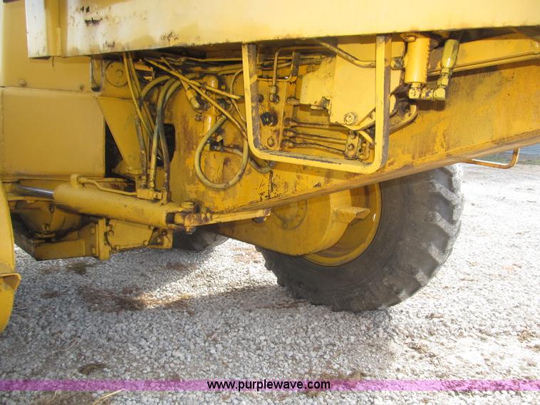 image for item B5286 1978 John Deere 570A motor grader