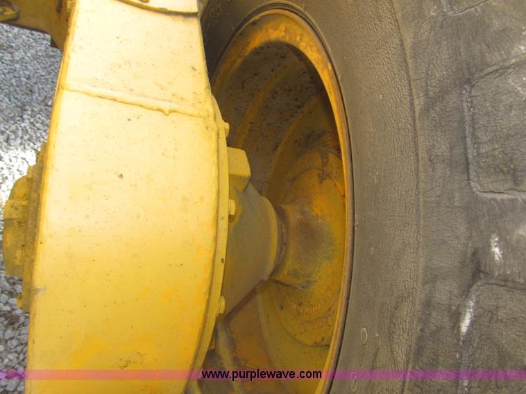 image for item B5286 1978 John Deere 570A motor grader