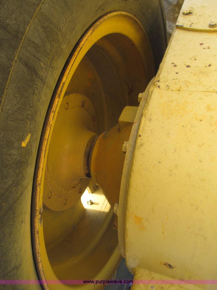 image for item B5286 1978 John Deere 570A motor grader