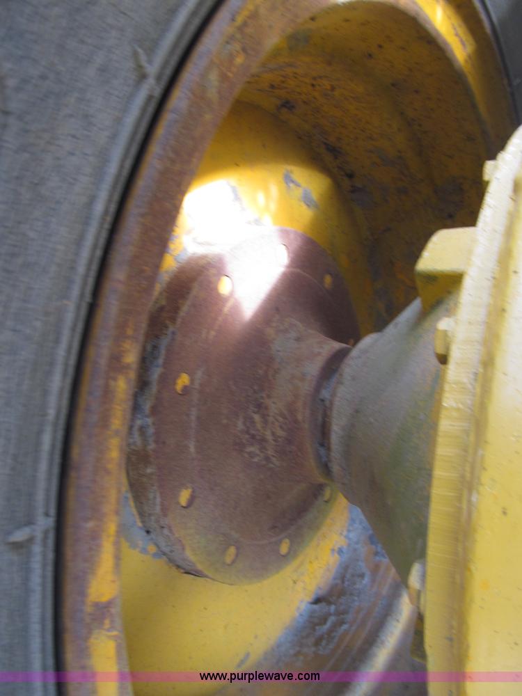 image for item B5286 1978 John Deere 570A motor grader