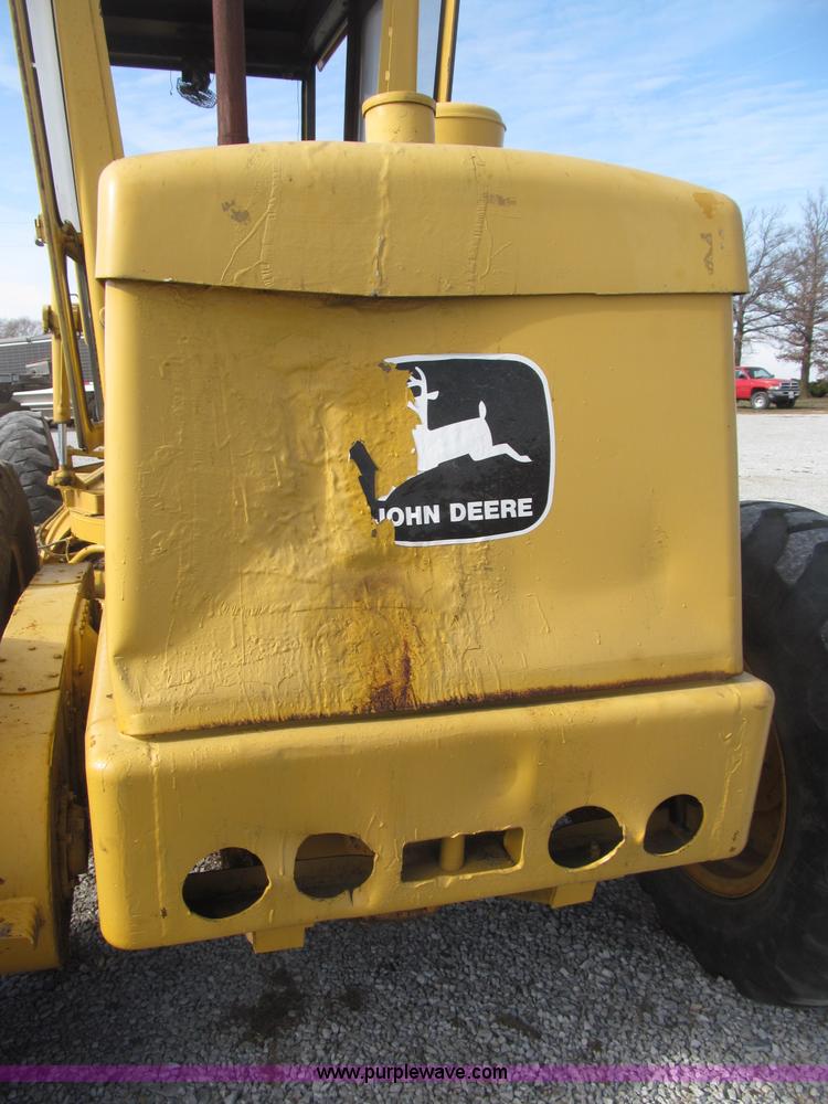 image for item B5286 1978 John Deere 570A motor grader