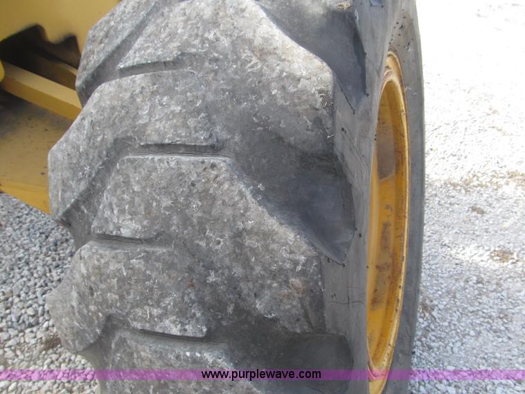 image for item B5286 1978 John Deere 570A motor grader