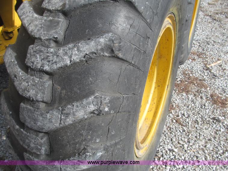 image for item B5286 1978 John Deere 570A motor grader