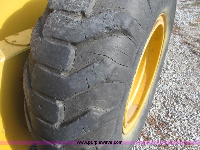 image for item B5286 1978 John Deere 570A motor grader