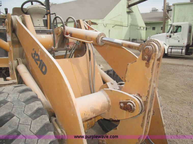 image for item B5288 2004 Case 321D articulated wheel loader