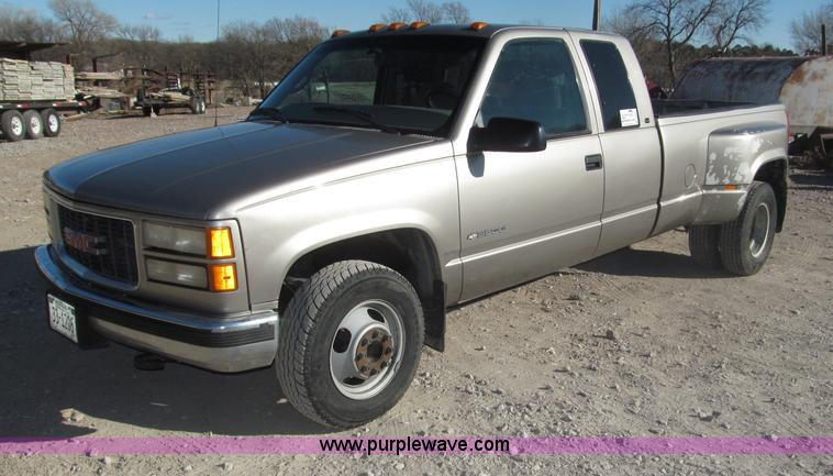 image for item B5295 2000 GMC Sierra Classic 3500 SLE extended cab pickup truck