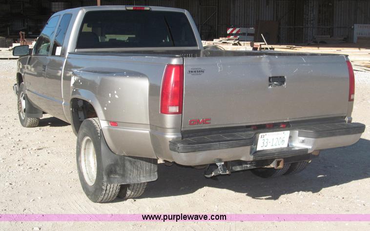 image for item B5295 2000 GMC Sierra Classic 3500 SLE extended cab pickup truck