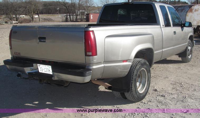 image for item B5295 2000 GMC Sierra Classic 3500 SLE extended cab pickup truck