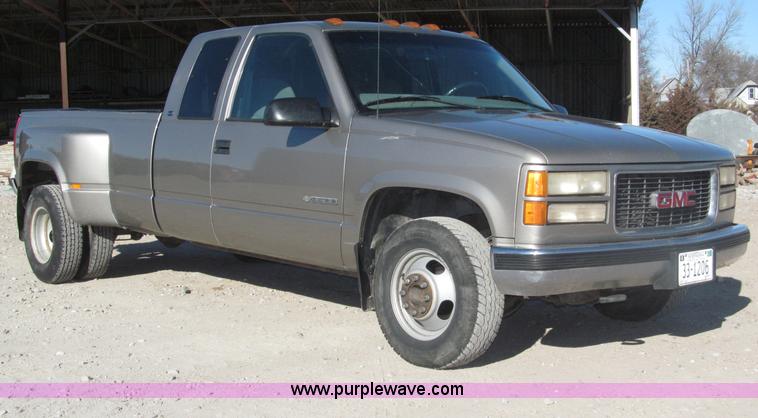 image for item B5295 2000 GMC Sierra Classic 3500 SLE extended cab pickup truck