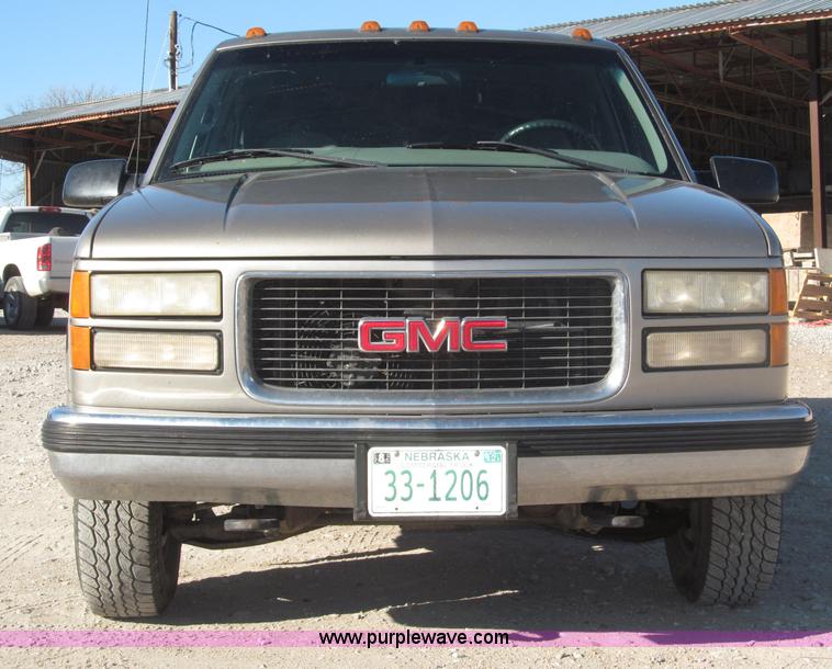 image for item B5295 2000 GMC Sierra Classic 3500 SLE extended cab pickup truck