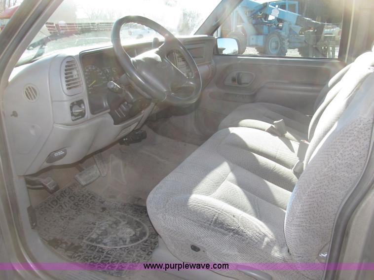 image for item B5295 2000 GMC Sierra Classic 3500 SLE extended cab pickup truck