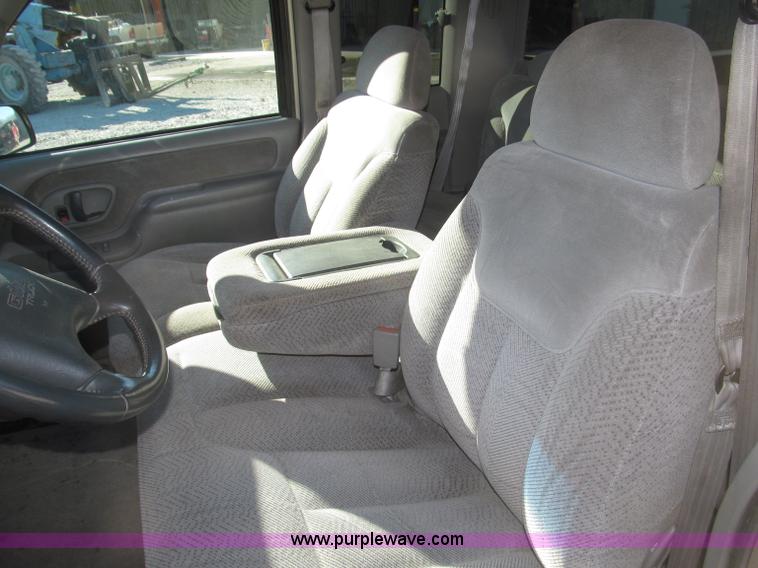 image for item B5295 2000 GMC Sierra Classic 3500 SLE extended cab pickup truck