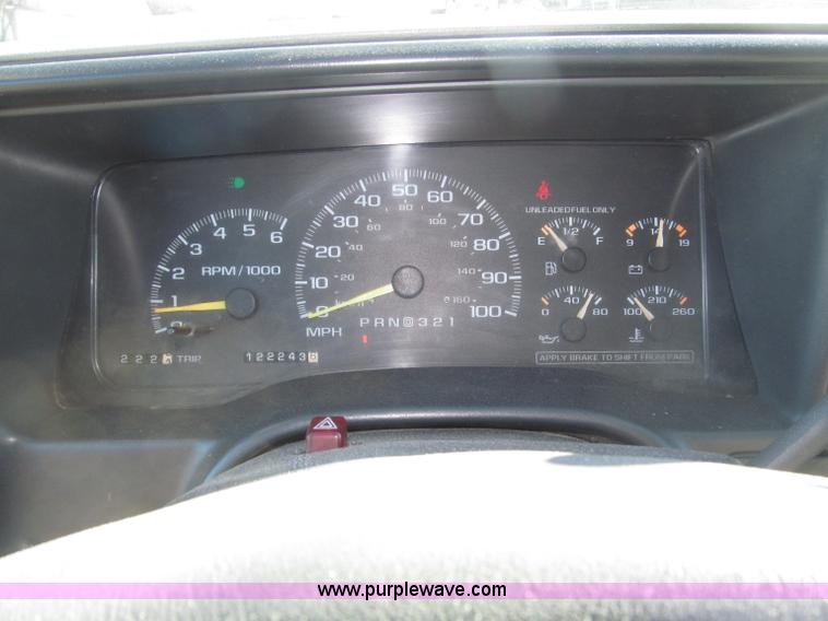 image for item B5295 2000 GMC Sierra Classic 3500 SLE extended cab pickup truck