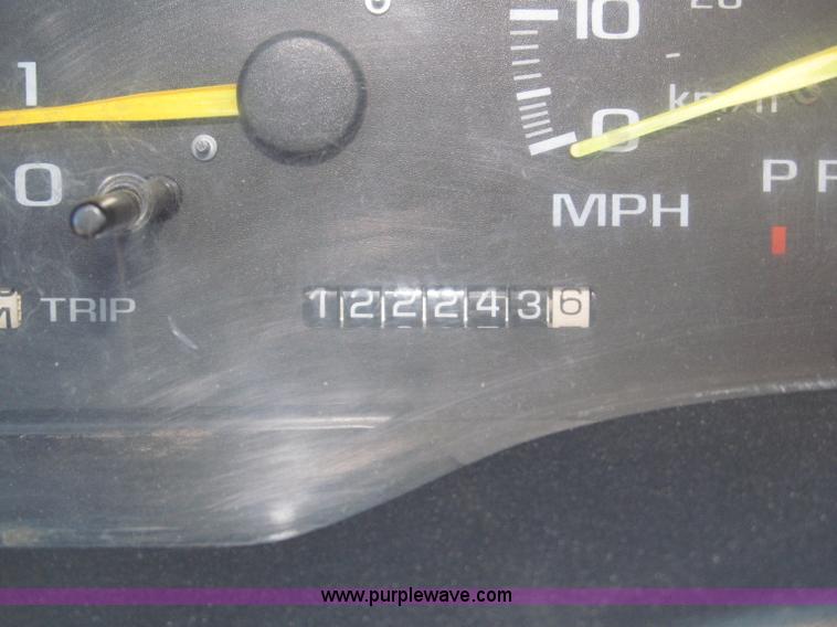 image for item B5295 2000 GMC Sierra Classic 3500 SLE extended cab pickup truck