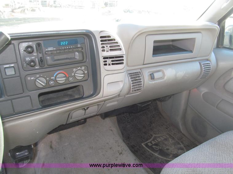 image for item B5295 2000 GMC Sierra Classic 3500 SLE extended cab pickup truck