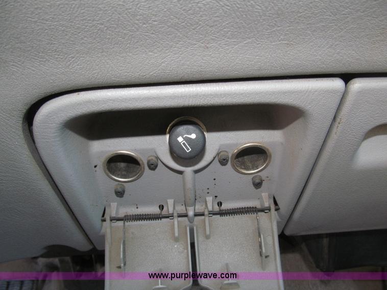 image for item B5295 2000 GMC Sierra Classic 3500 SLE extended cab pickup truck