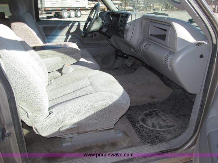 image for item B5295 2000 GMC Sierra Classic 3500 SLE extended cab pickup truck