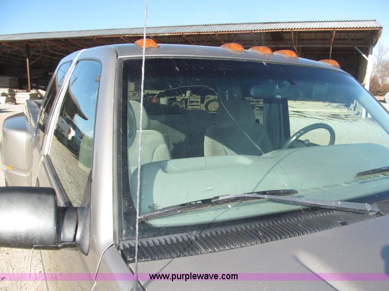 image for item B5295 2000 GMC Sierra Classic 3500 SLE extended cab pickup truck