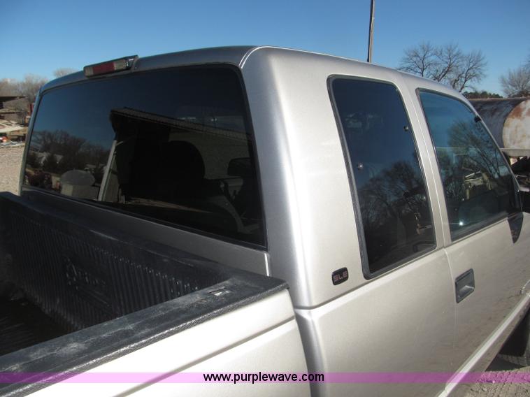 image for item B5295 2000 GMC Sierra Classic 3500 SLE extended cab pickup truck