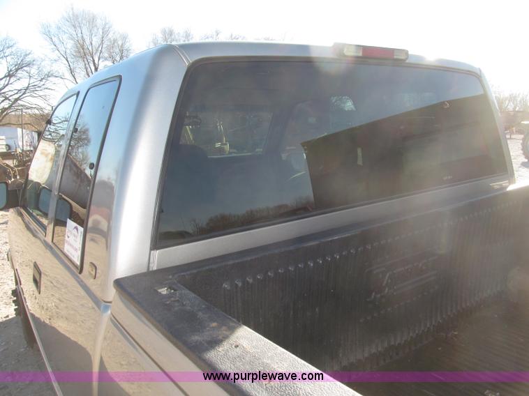 image for item B5295 2000 GMC Sierra Classic 3500 SLE extended cab pickup truck