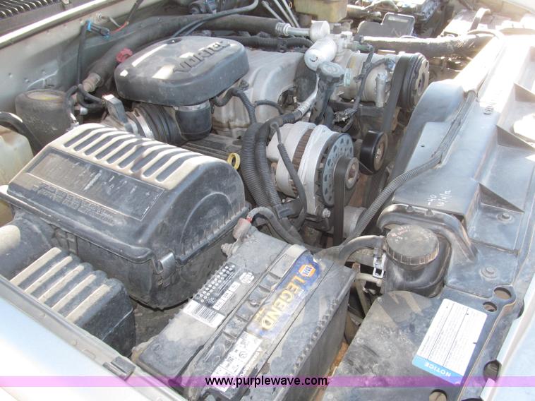 image for item B5295 2000 GMC Sierra Classic 3500 SLE extended cab pickup truck