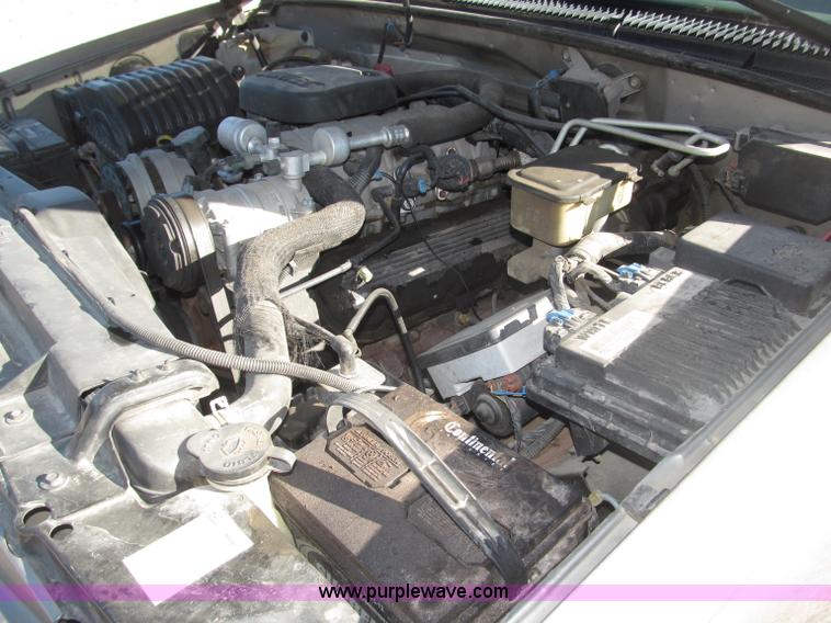 image for item B5295 2000 GMC Sierra Classic 3500 SLE extended cab pickup truck