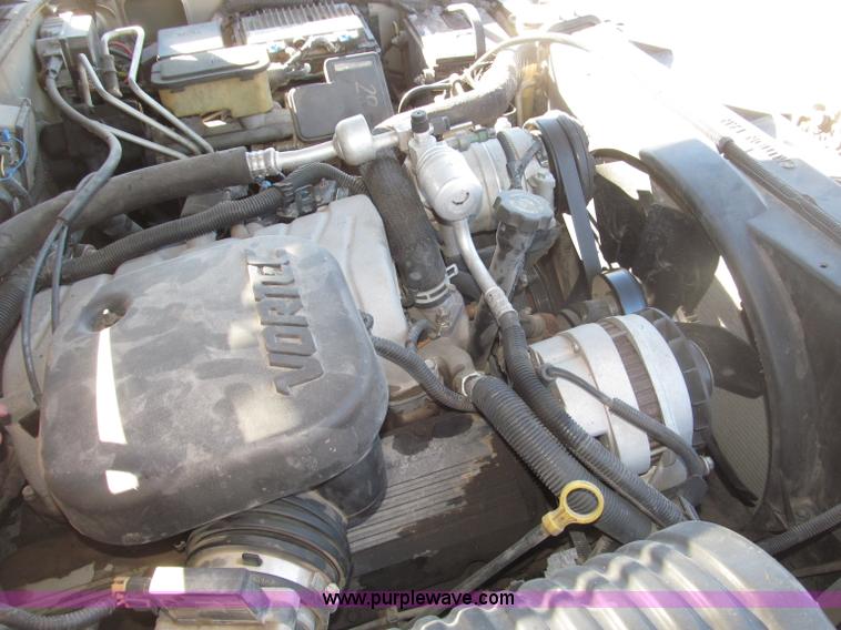 image for item B5295 2000 GMC Sierra Classic 3500 SLE extended cab pickup truck