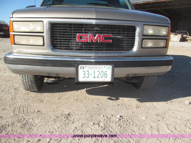 image for item B5295 2000 GMC Sierra Classic 3500 SLE extended cab pickup truck