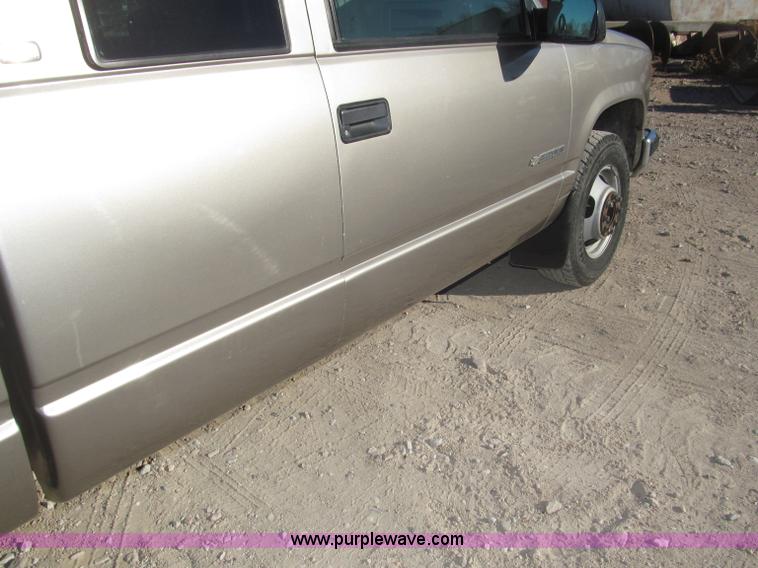 image for item B5295 2000 GMC Sierra Classic 3500 SLE extended cab pickup truck