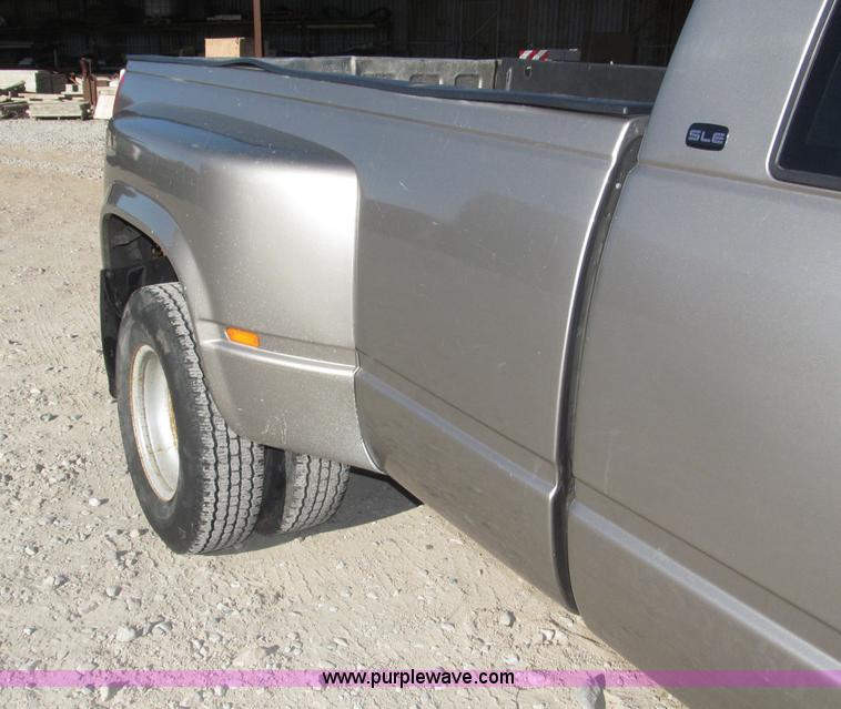 image for item B5295 2000 GMC Sierra Classic 3500 SLE extended cab pickup truck