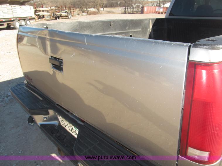 image for item B5295 2000 GMC Sierra Classic 3500 SLE extended cab pickup truck