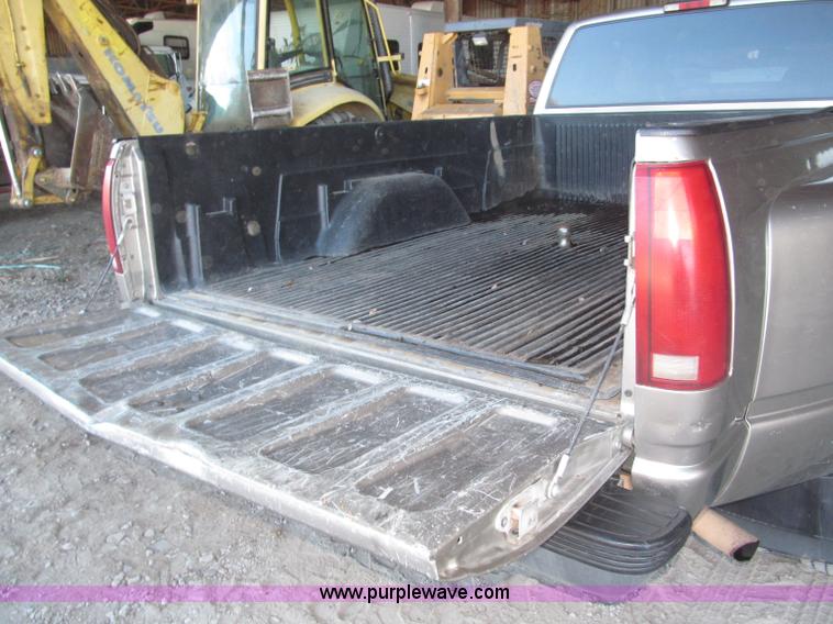 image for item B5295 2000 GMC Sierra Classic 3500 SLE extended cab pickup truck