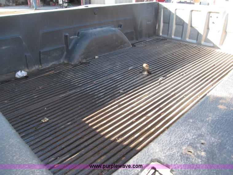 image for item B5295 2000 GMC Sierra Classic 3500 SLE extended cab pickup truck