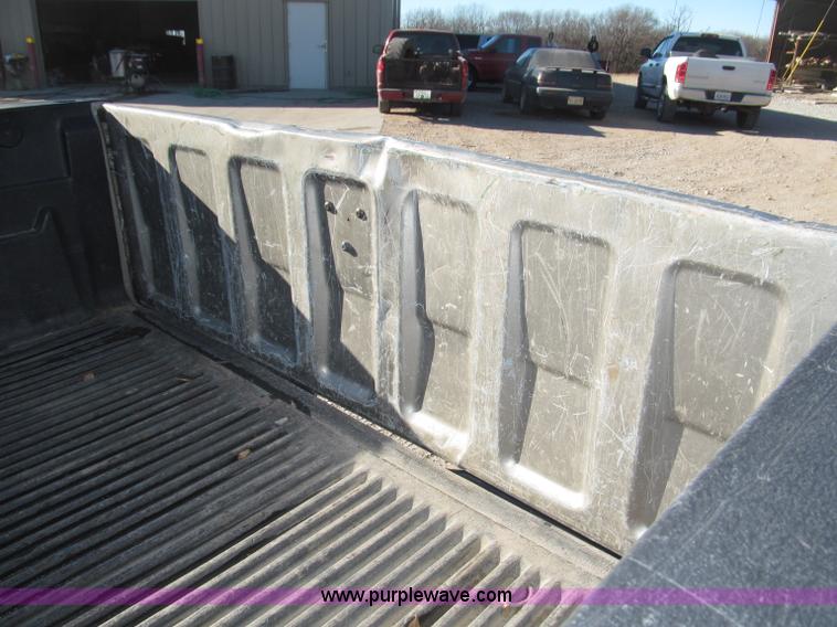 image for item B5295 2000 GMC Sierra Classic 3500 SLE extended cab pickup truck