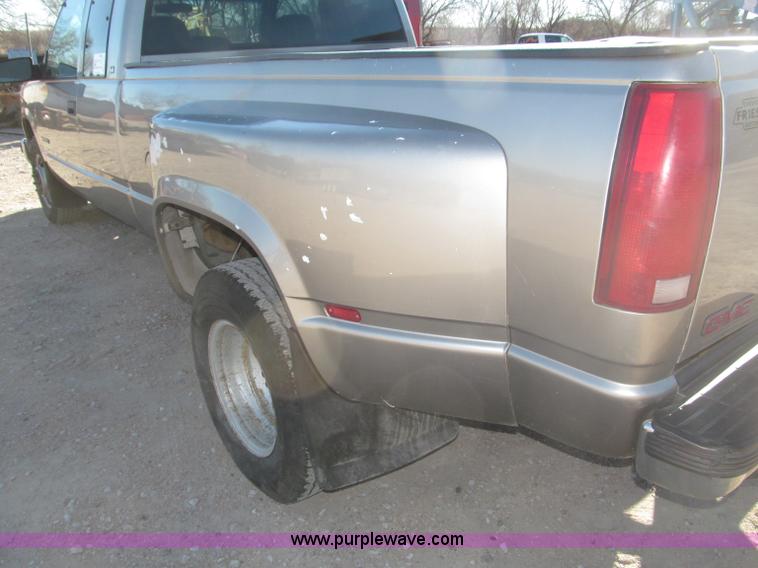 image for item B5295 2000 GMC Sierra Classic 3500 SLE extended cab pickup truck