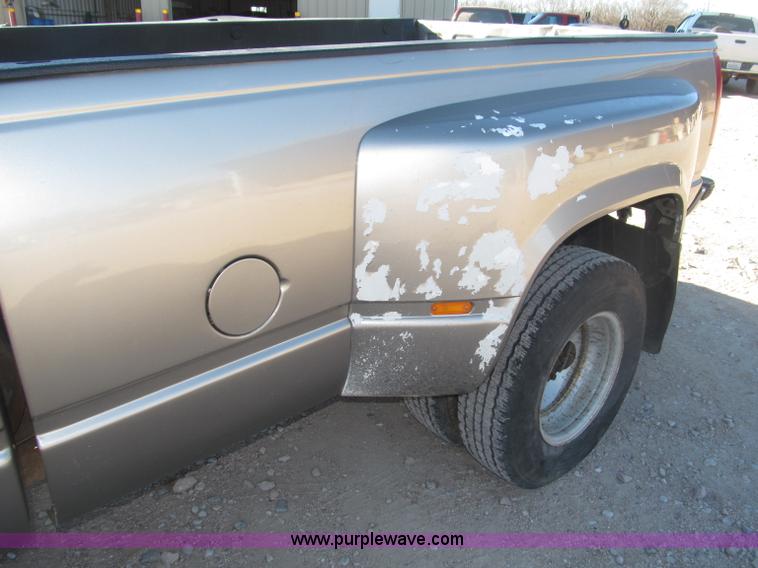 image for item B5295 2000 GMC Sierra Classic 3500 SLE extended cab pickup truck