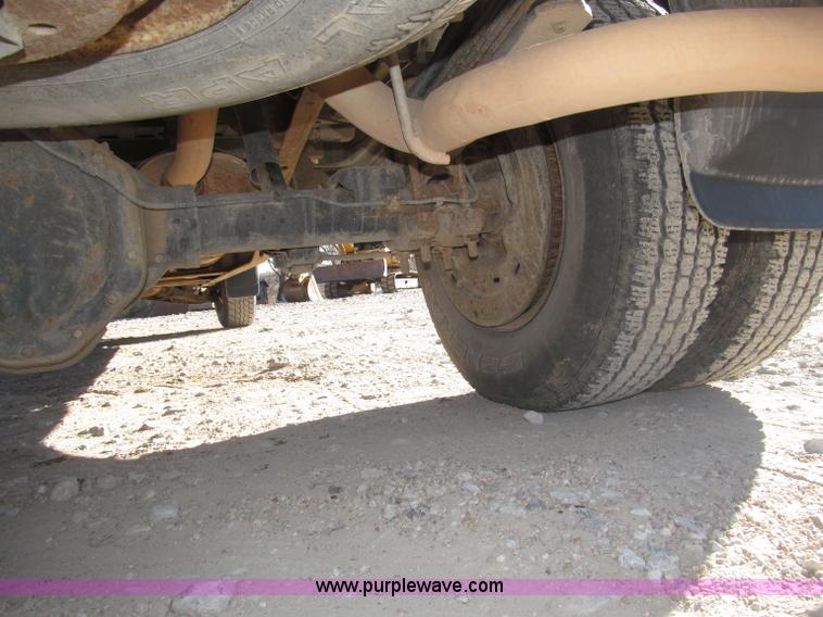 image for item B5295 2000 GMC Sierra Classic 3500 SLE extended cab pickup truck