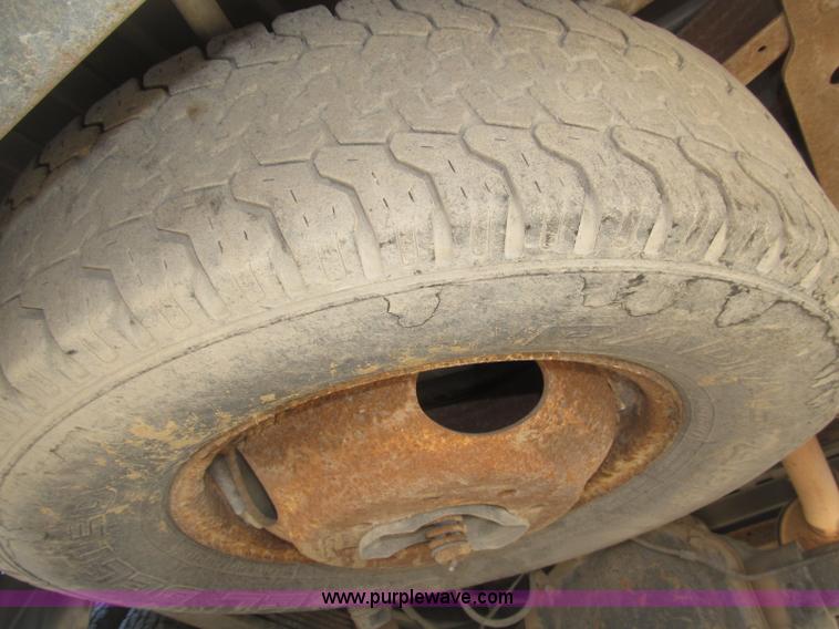 image for item B5295 2000 GMC Sierra Classic 3500 SLE extended cab pickup truck