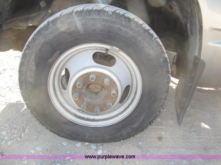 image for item B5295 2000 GMC Sierra Classic 3500 SLE extended cab pickup truck