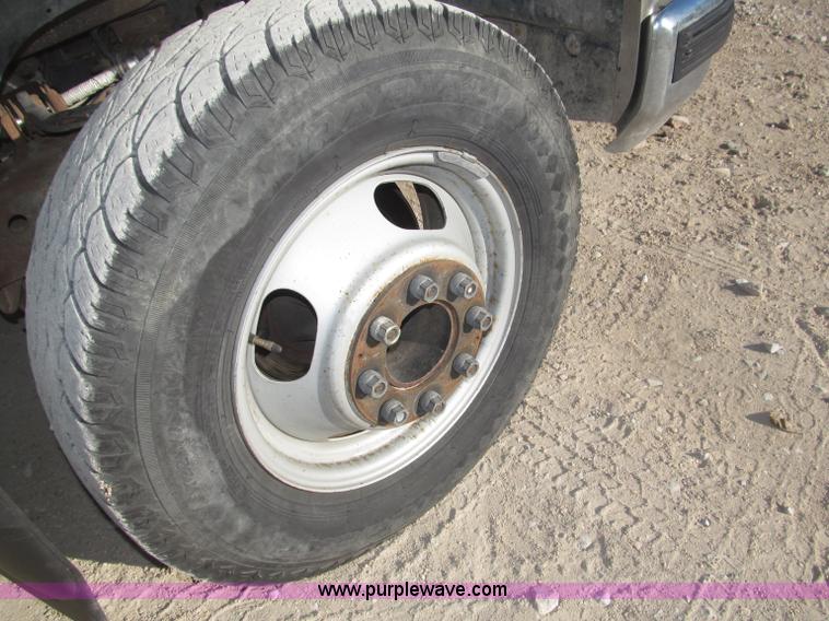 image for item B5295 2000 GMC Sierra Classic 3500 SLE extended cab pickup truck