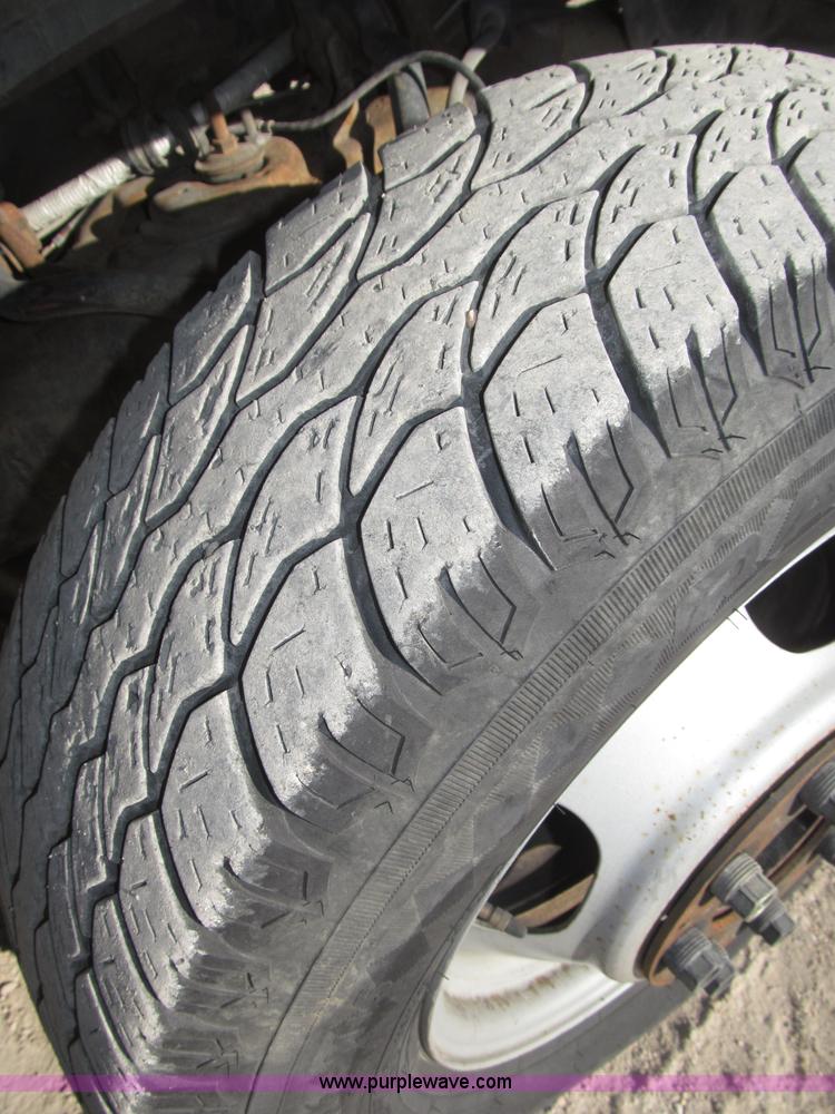 image for item B5295 2000 GMC Sierra Classic 3500 SLE extended cab pickup truck