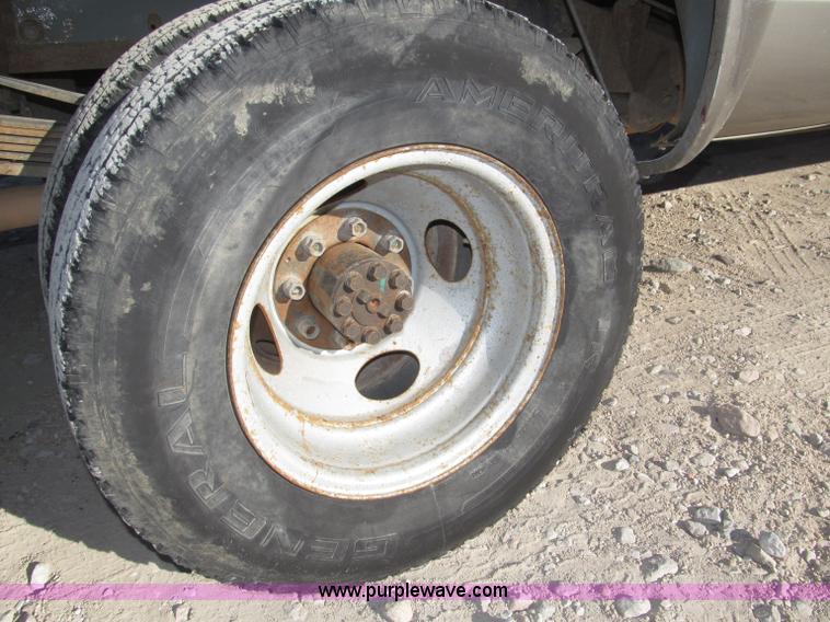 image for item B5295 2000 GMC Sierra Classic 3500 SLE extended cab pickup truck