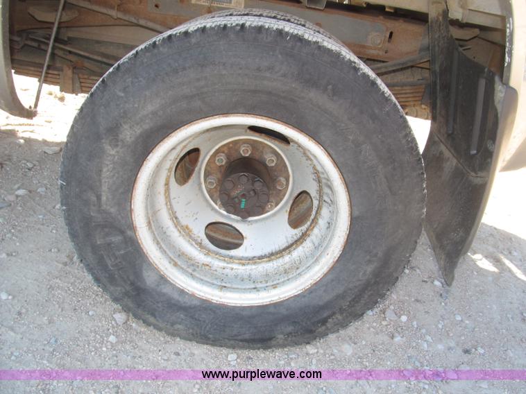 image for item B5295 2000 GMC Sierra Classic 3500 SLE extended cab pickup truck