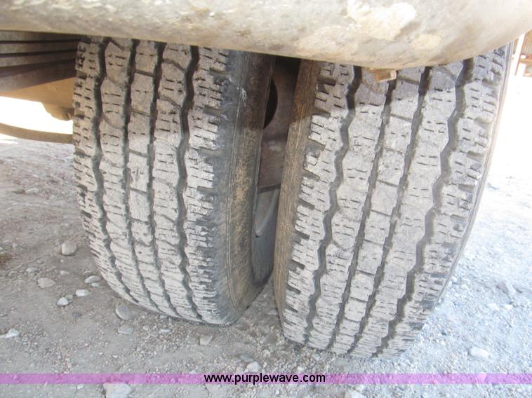 image for item B5295 2000 GMC Sierra Classic 3500 SLE extended cab pickup truck