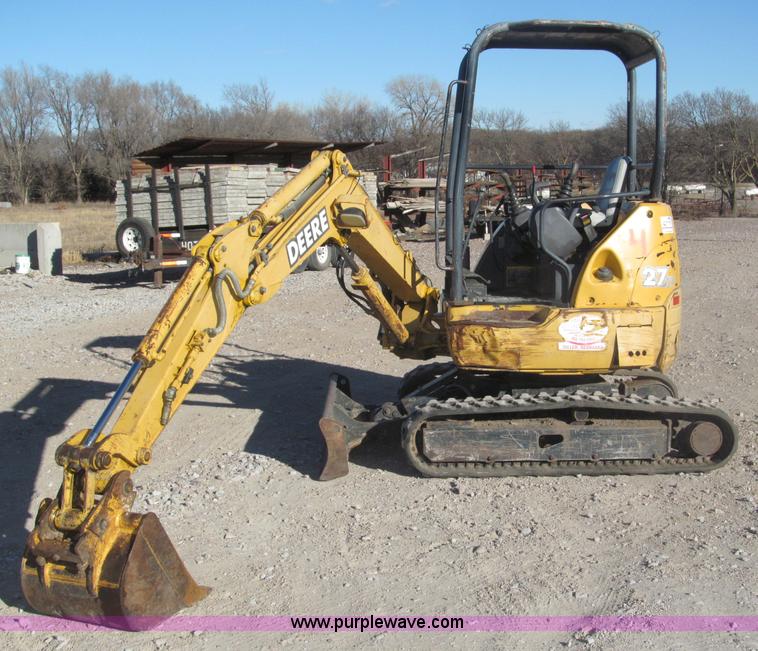 image for item B5296 2000 John Deere 27ZTS mini excavator