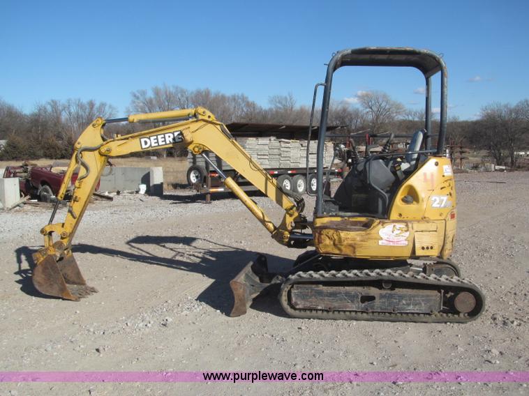 image for item B5296 2000 John Deere 27ZTS mini excavator