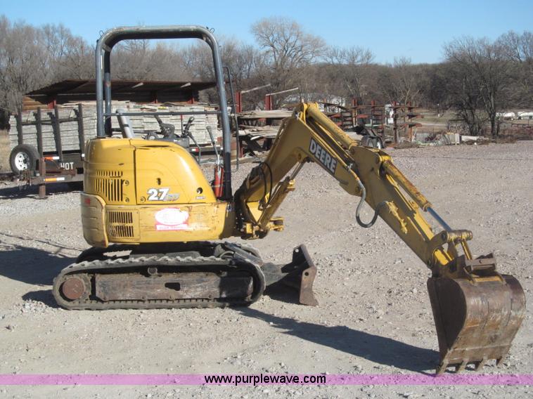 image for item B5296 2000 John Deere 27ZTS mini excavator